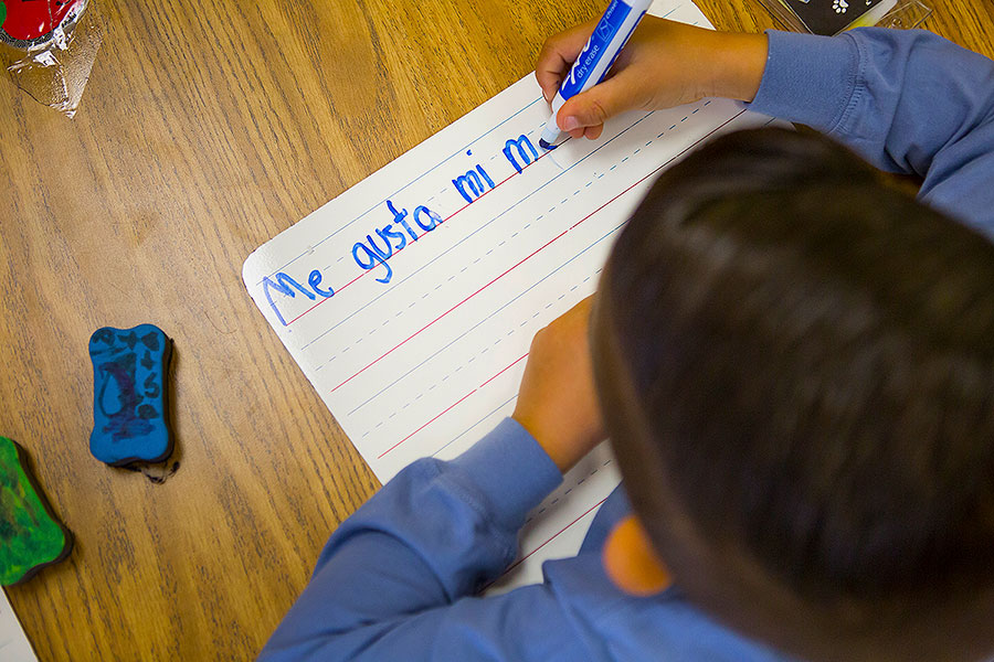 child writing in Spanish